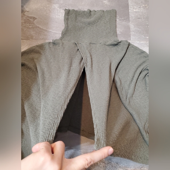 Free People Beach World Traveler Waffle Knit Cowl Neck Sweater. Green. Boho. M. - Picture 9 of 9